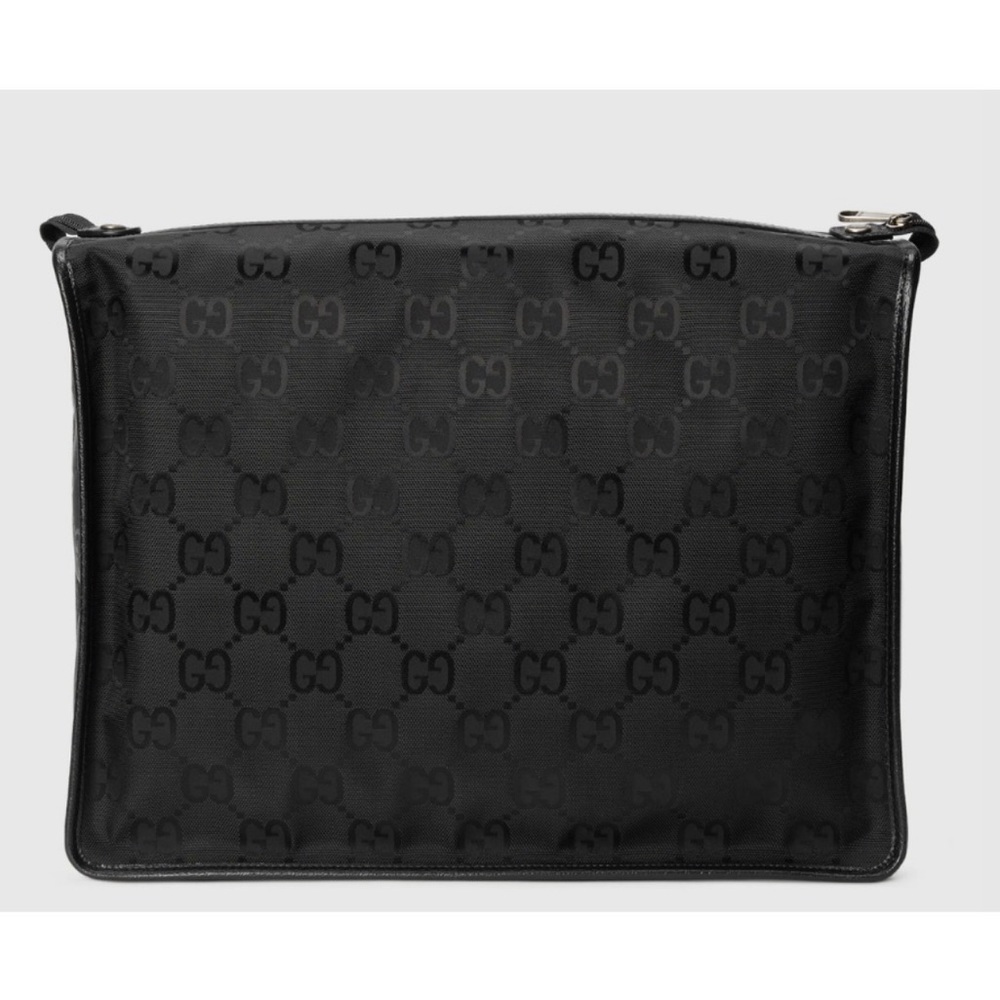 COPY - Large Gucci packing cube.Off the grid line.approx 14” x 18”. Never used,… - Picture 7 of 8